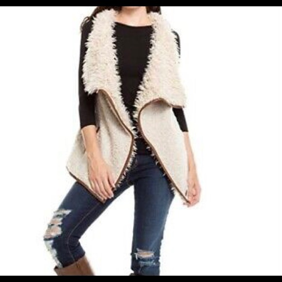 Anthropologie Jackets & Blazers - Anthropologie Love Tree Faux Fur Vest